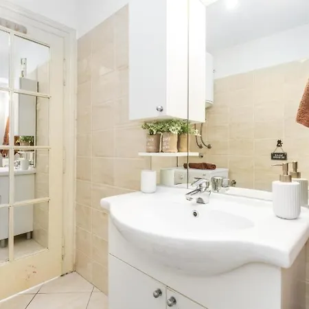 Apartman Mirrors