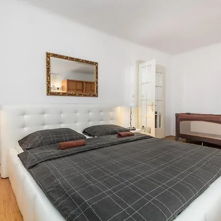 Apartman Mirrors